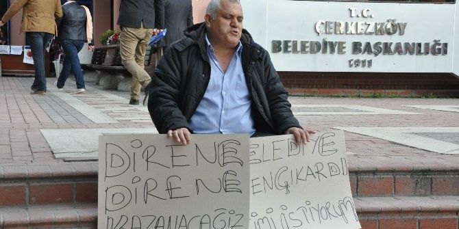 Eylemci Polisin Elini Isırdı