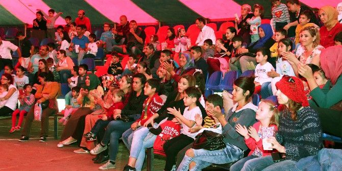 Arena Sirki Büyülüyor