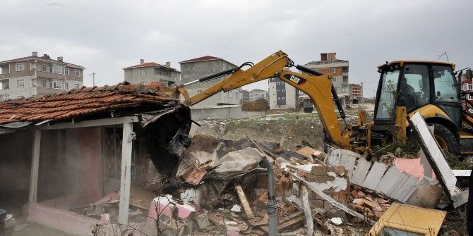 Kaçak Yapıların Yıkımı Gergin Başladı