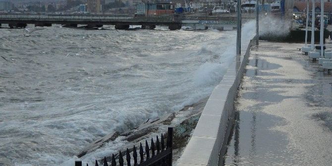 Lodos Marmara Denizi’nde Ulaşımı Olumsuz Etkiledi