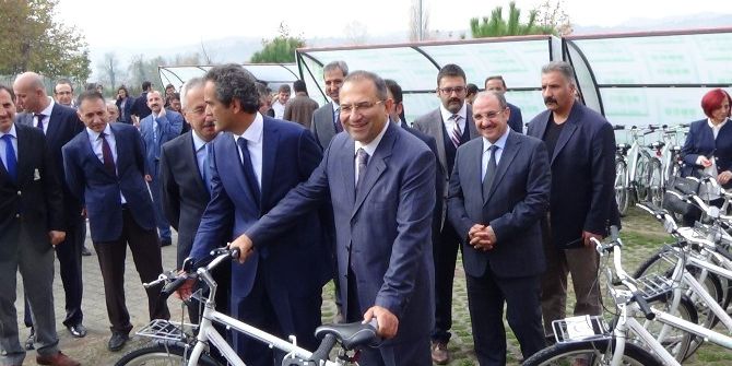 Üniversite Öğrencilerine “Fiziksel Aktivite” İçin Bisiklet Dağıtıldı