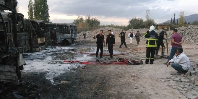 Onlarca Araç Cayır Cayır Yandı