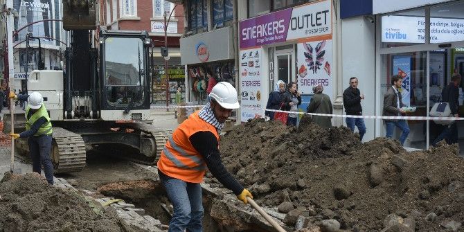 Fatsa’da 30 Yıllık Su Şebeke Hattı Yenilendi