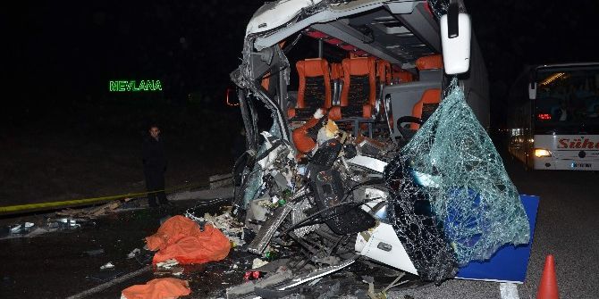 Yolcu Otobüsü Tır’la Çarpıştı: 1 Ölü, 29 Yaralı