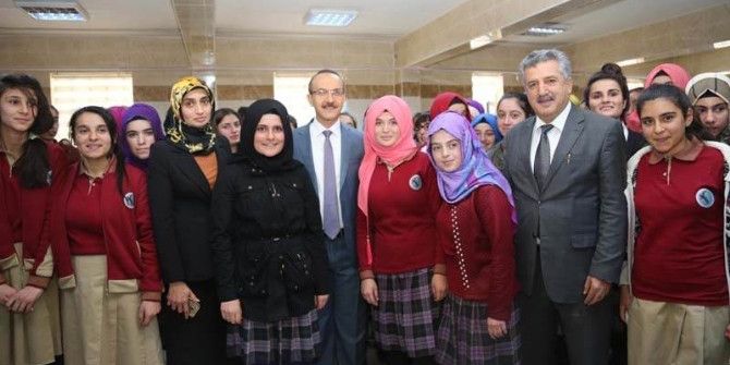 Vali Yavuz, Öğrencilere Tecrübelerini Aktardı