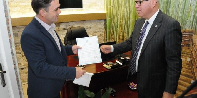 Ruhsatlarını Başkan Eşkinat Teslim Etti