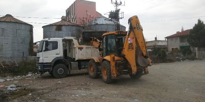 Küçük Sanayi Sitesindeki Çöp Dökme Alanları Temizlendi