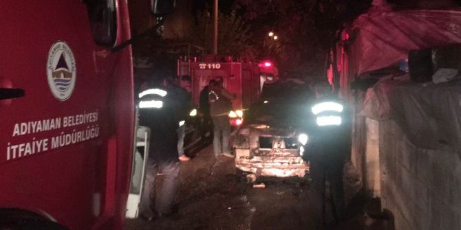 Adıyaman’da İki Otomobil Yandı