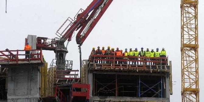 80 Metrelik Vinç Üzerinde Saygı Duruşu