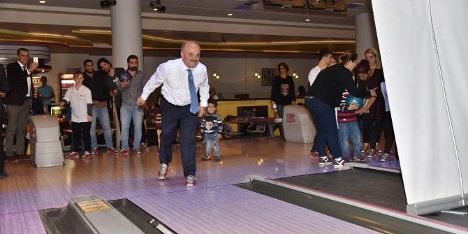 Vali Çakacak’ın Down Sendromlu Çocuklarla Bowling Keyfi