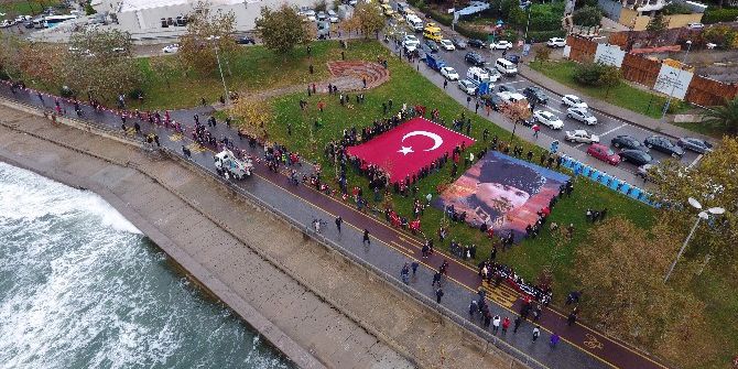 Kadıköy’de 6,5 Kilometrelik ‘Ata’ya Saygı Zinciri’