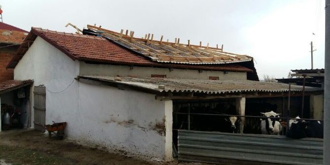 Tekirdağ’da Şiddetli Lodos Çatıyı Uçurdu