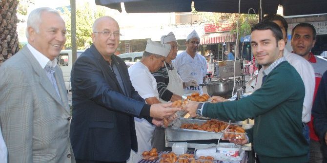 Esnaflar, Atatürk İçin Lokma Dağıttı