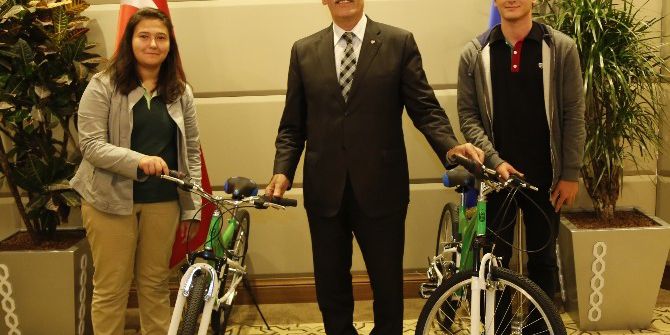 Çevreci Öğrencilere Ödül