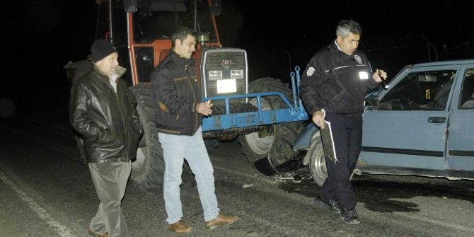 Traktörle Otomobil Çarpıştı: 1 Yaralı