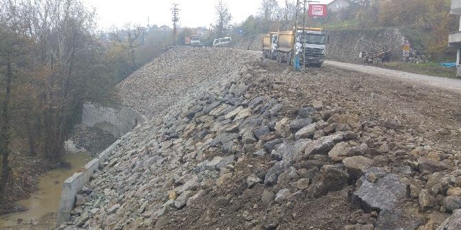 Ormanlı’da Çöken Yol Güvenli Hale Getiriliyor