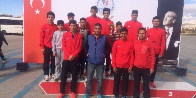 Atatürk Koşusuna Nevşehirli Atletler Damga Vurdu