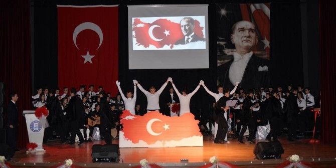 Atatürk’ün Sevdiği Türkülerin De Seslendirildiği Anma Programı İlgi Gördü