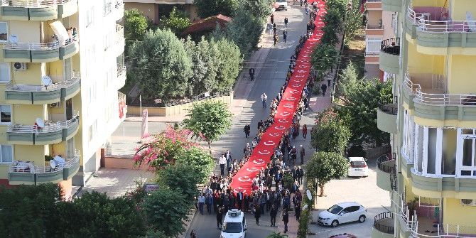 Mersinliler Bin 730 Metrelik Ata’ya Saygı Zinciri Oluşturdu