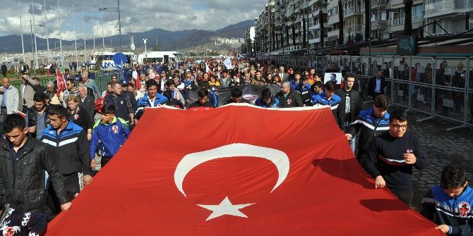 İzmir’de ’Ata’ya Saygı Yürüyüşü’ Yapıldı