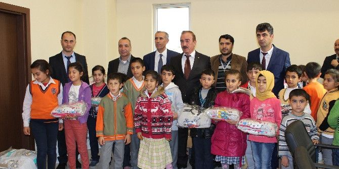 Adıyaman Ticaret Borsasından İhtiyaç Sahibi Öğrencilere Yardım