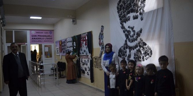 Minik Yürekler El İzleriyle Atatürk’ü Resmetti