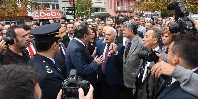 Aydın’da 10 Kasım Töreninde Çelenk Krizi