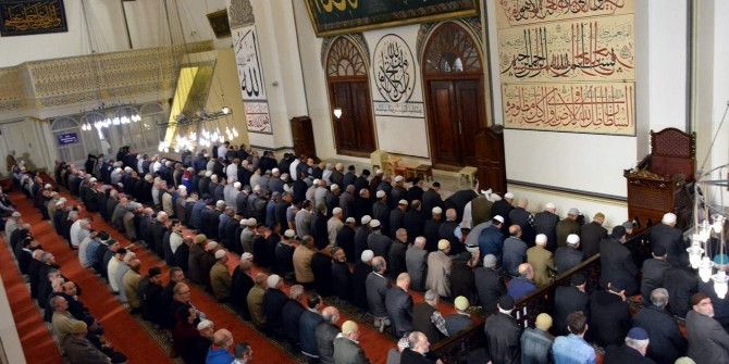 Atatürk İçin Ulucami’de Mevlid Okutup Aşure Dağıttılar