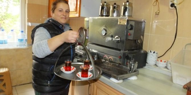 Burhaniye’de Çaya Kadın Eli Değdi