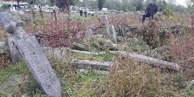 Tarihi ’Paşa Mezarlığı’ İlgi Bekliyor