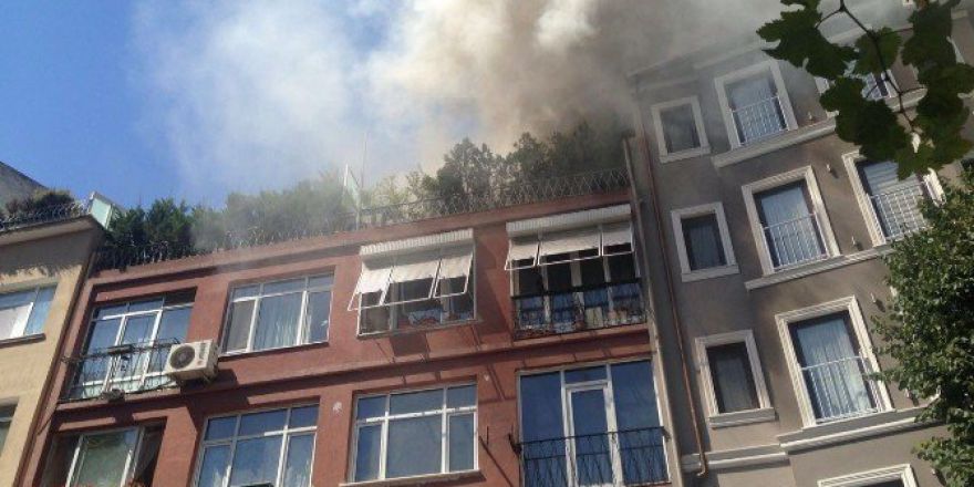 Ünlü Oyuncu Mustafa Uğurlu’nun Evinde Yangın Çıktı