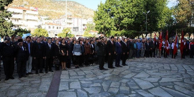 Finike’de Atatürk Özlemle Anıldı