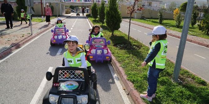 İlkadım’da Minik Şoförler Trafikte