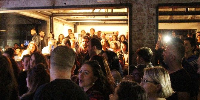 Yoğun Yağmura Rağmen ’Zakkum’ Dinlediler