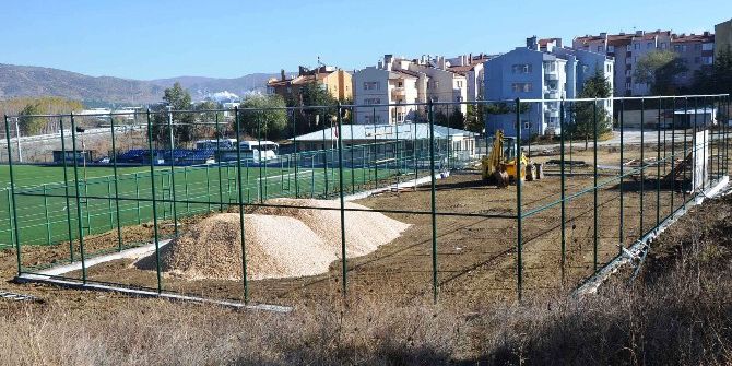 Bozüyük’te Tenis Kortlarının Yapımına Başlandı