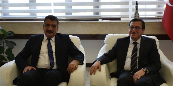 Rektör Kızılay Gürkan’a İadeyi Ziyarette Bulundu