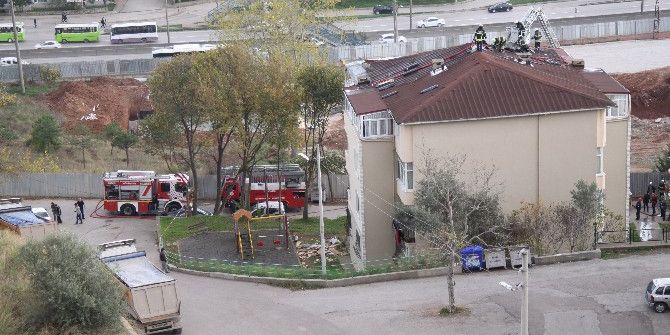 Tadilat Yapılan Çatı Alev Alev Yandı