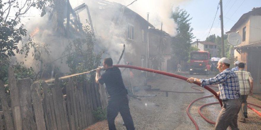 Evler Alev Alev Yandı