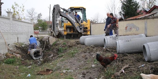 Akyazı’da Alt Yapı Çalışmaları Devam Ediyor