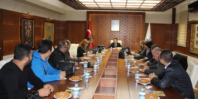 Vali Aktaş Gazeteciler İle Bir Araya Geldi