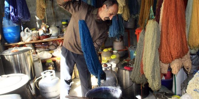 Kaybolmaya Yüz Tutmuş Kilimlere Renk Veriyor