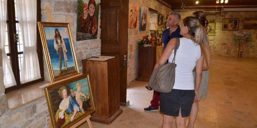 Kuşadası’nda İki Yeni Sergi Açıldı