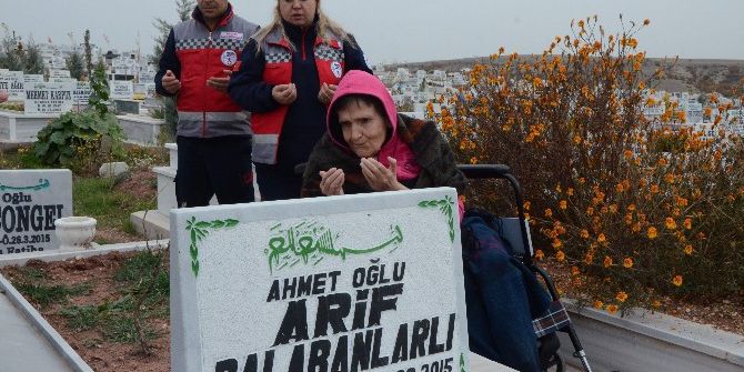 Engelli Vatandaş Kardeşinin Mezarını İlk Kez Ziyaret Edebildi