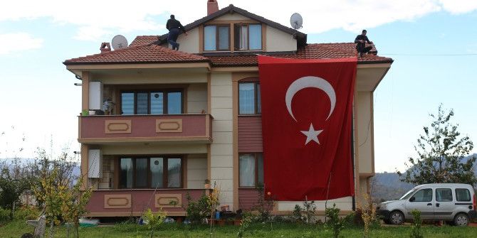 Şehit Kaymakam Safitürk’ün Evine Ateş Düştü