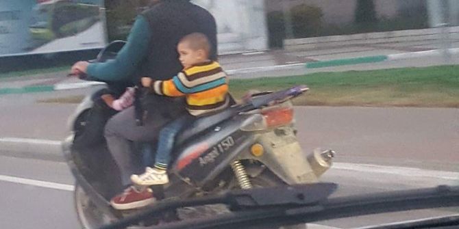 Motosiklet Üzerinde Tehlikeli Yolculuk