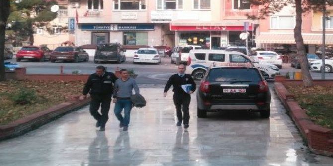 Cami Avlusunda Bozai İçerken Yakalandı
