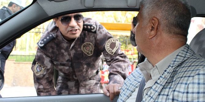 Uygulamaya Katılan Emniyet Müdürü Metin Alper, Emniyet Kemeri Kullanan Sürücülere Teşekkür Etti