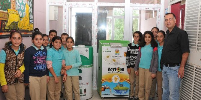 Tarsus’ta Okullara Atık Yağ Ve Atık Pil Toplama Makineleri Dağıtıldı