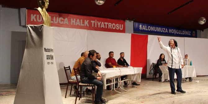 "Alfanso’nun Atatürk’ü" Tiyatro Oyunu Kumluca’da Sergilendi