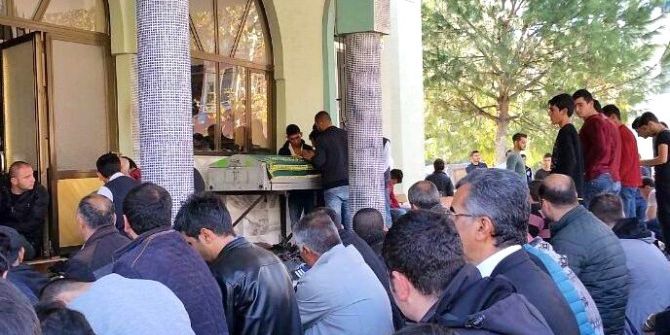 Kazada Ölen Muavin Gözyaşları İçinde Toprağa Verildi